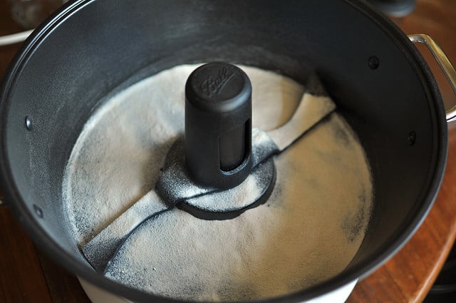 Automatic Pot Stirrer: How to Thicken up Sauces without the Arm