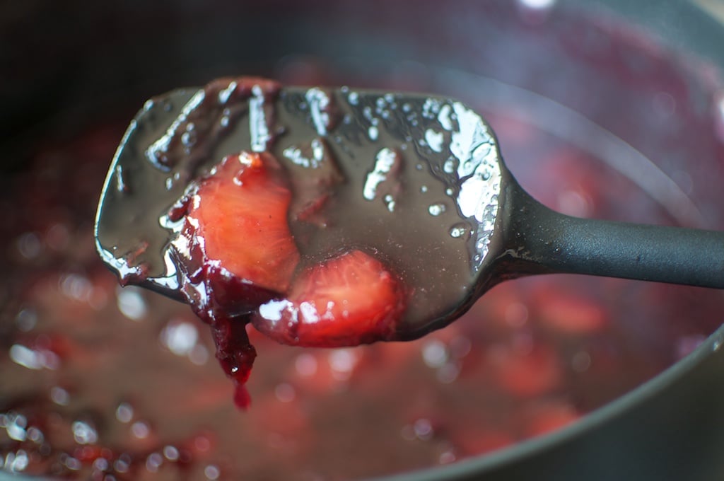 https://foodinjars.com/wp-content/uploads/2014/08/finished-plum-jam.jpg